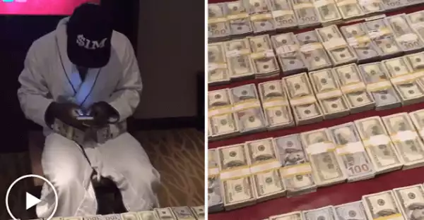 Photos+Video : Floyd Mayweather flaunts $1Million in cash after Kim Kardashian’s robbery